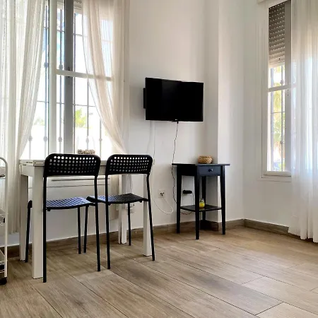 Beachfront Two-bedroom In Appartement